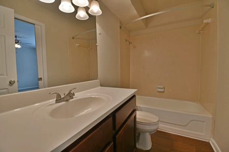 Bridgeway-Interior-Bathroom-1142-1200w